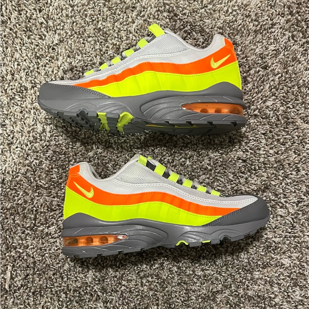 Nike Air Max 95- Vast Gray/Volt/Orange/6Y/Pre-Owned/No Box